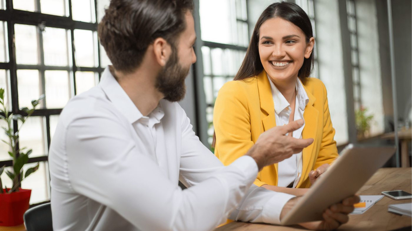 Consultation entre un conseiller PME Conforme et une cliente